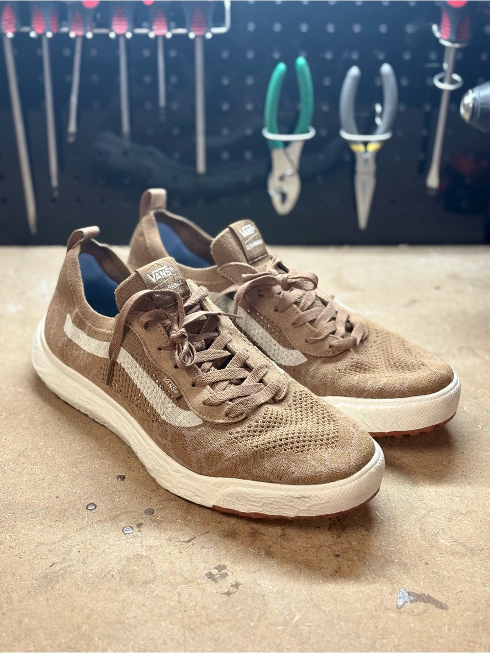 NWOT Vans UltraRange VR3 Sneakers, Tan with White Stripe, Men’s Size 13